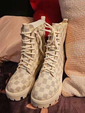 Women's Cream Check Lace-Up Platform Boots